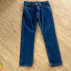 Like new mens Levi’s —not relaxed fit—